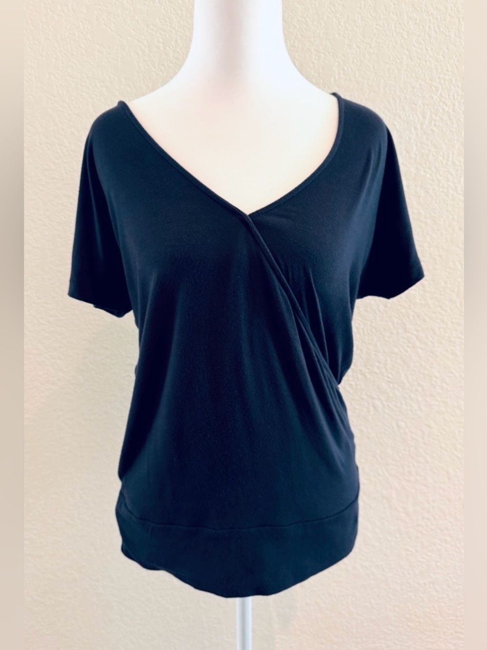 Tahari Navy Blue Criss-Cross Wrap Front Top – Size Small | Ruched Stretch